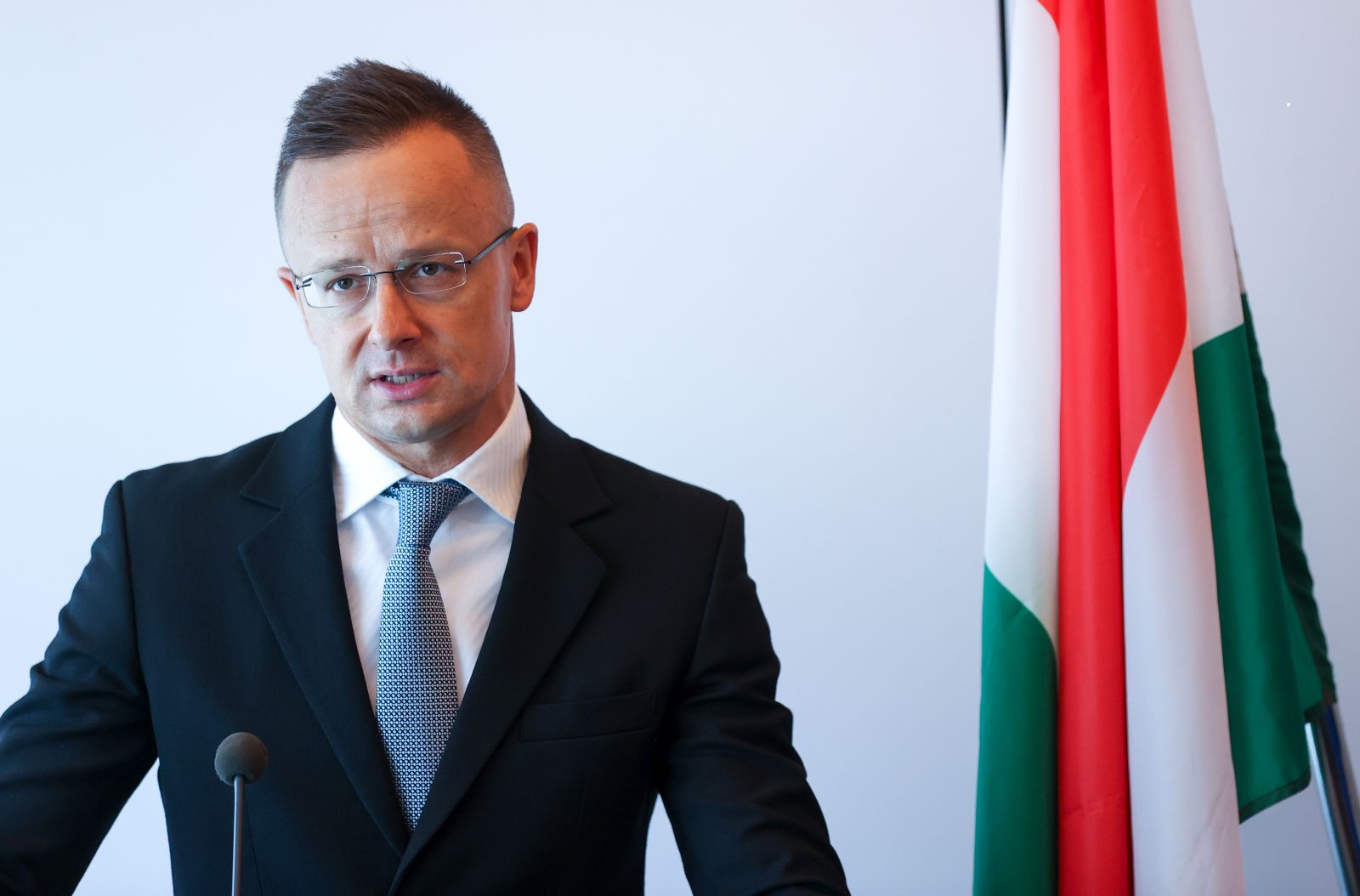 Zagreb, 28.04.2022 - Ministar vanjskih i europskih poslova Gordan Grlić Radman sastao se s mađarskim kolegom Peterom Szijjartom u VIP salonu Međunarodne zračne luke Zagreb - Franjo Tuđman. Na slici Peter Szijjarto.
foto HINA/ Damir SENČAR/ ds