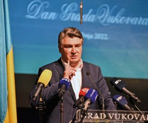 Vukovar, 03.05.2022 - Sveèanom sjednicom Gradskog vijeæa Vukovar je obiljeio Dan grada i blagdan zatitnika sv. Filipa i Jakova. Sveèanoj sjednici Gradskog vijeæa nazoèan je bio i predsjednik Republike Zoran Milanoviæ. foto HINA/ik