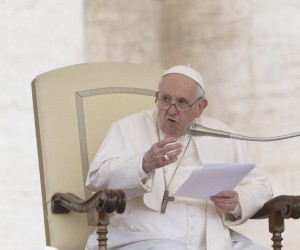 epa09925784 Pope Francis holds the weekly Papal General Audience in Saint Peter's Square, Vatican City, 04 May 2022.  EPA/MAURIZIO BRAMBATTI