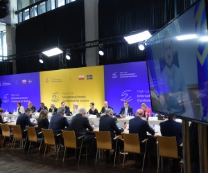 Varava, 5.5.2022.- Donatorska konferencija za Ukrajinu u organizaciji poljske i vedske vlade odrava se na Nacionalnom stadionu u Varavi. Sudionicima virtualno se obratio ukrajinski predsjednik Volodimir Zelenskij. 
foto HINA/ Vlada RH/ ua