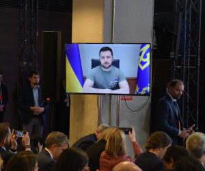 Varava, 5.5.2022.- Donatorska konferencija za Ukrajinu u organizaciji poljske i vedske vlade odrava se na Nacionalnom stadionu u Varavi. Sudionicima virtualno se obratio ukrajinski predsjednik Volodimir Zelenskij. 
foto HINA/ Vlada RH/ ua
