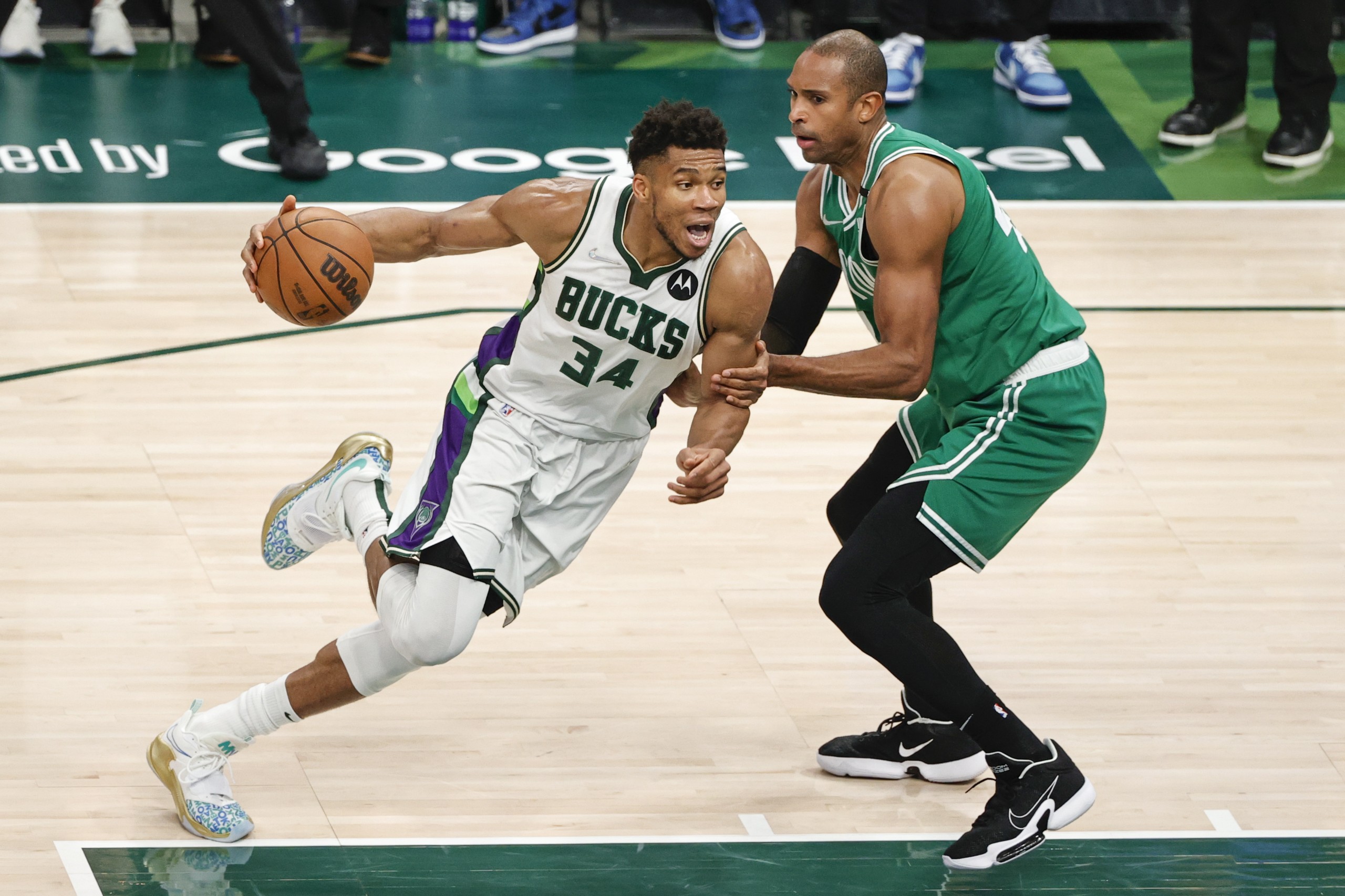 epa09932791 Milwaukee Bucks forward Giannis Antetokounmpo (34) drives to the basket against Boston Celtics center Al Horford (42) during the second half of the NBA Eastern Conference semifinal playoff game three between the Milwaukee Bucs and Boston Celtics at Fiserv Forum in Milwaukee, Wisconsin, USA, 07 May 2022.  EPA/KAMIL KRZACZYNSKI  SHUTTERSTOCK OUT