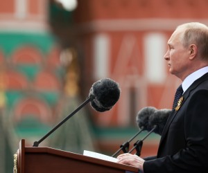 epa09935190 Russian President Vladimir Putin delivers a speech during the Victory Day military parade in the Red Square in Moscow, Russia, 09 May 2022. The Victory Day military parade takes place annualy to mark the victory of the Soviet Union over Nazi Germany in World War II.  EPA/MIKHAIL METZEL / KREMLIN POOL / SPUTNIK MANDATORY CREDIT