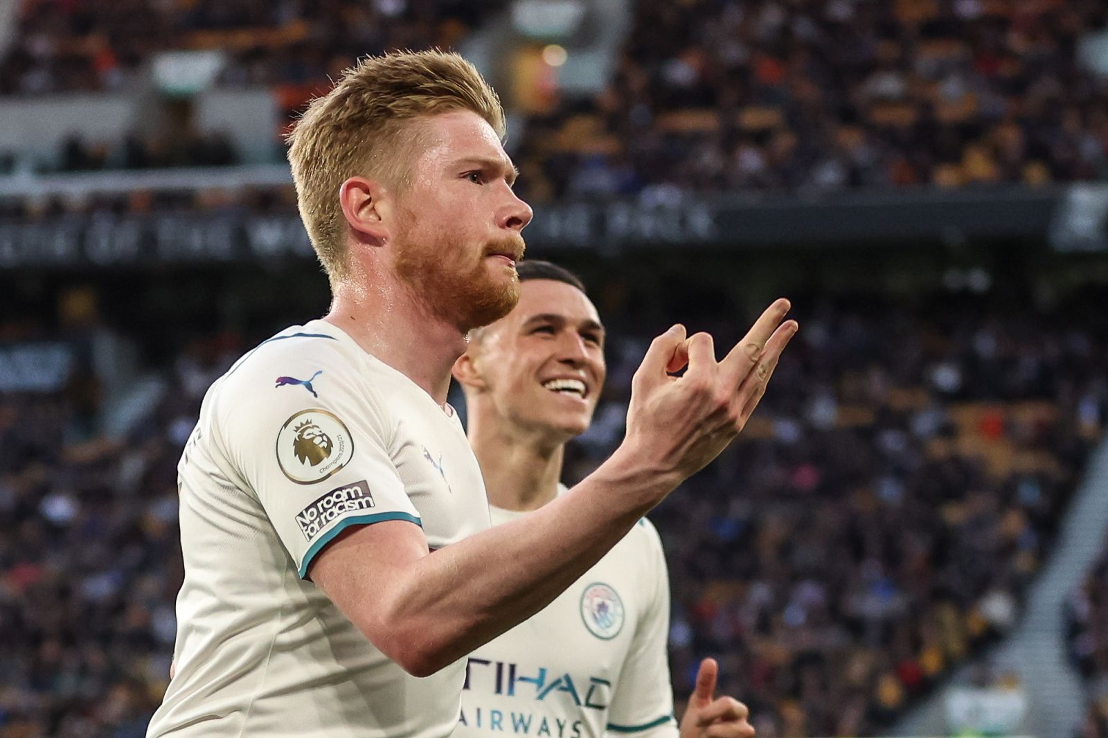 epa09940933 Kevin De Bruyne of Manchester City celebrates after scoring the 3-1 lead during the English Premier League soccer match between Wolverhampton Wanderers and Manchester City in Wolverhampton, Britain, 11 May 2022.  EPA/PAUL CURRIE EDITORIAL USE ONLY. No use with unauthorized audio, video, data, fixture lists, club/league logos or 'live' services. Online in-match use limited to 120 images, no video emulation. No use in betting, games or single club/league/player publications
