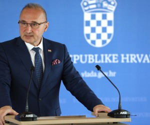 Zagreb, 12.05.2022. - Sjednica Vlade Republike Hrvatske. Na fotografiji ministar vanjskih i europskih poslova Gordan Grliæ Radman tijekom izjave za medije. foto HINA/ Lana SLIVAR DOMINIÆ/ lsd