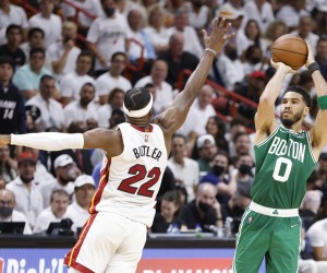 epa09954323 Miami Heat forward Jimmy Butler (L), defends Boston Celtics forward Jayson Tatum (R), during the second half of Game 1 of the NBA Eastern Conference Finals series between the Miami Heat and the Boston Celtics at FTX Arena in Miami, Florida, USA, 17 May 2022.  EPA/RHONA WISE  SHUTTERSTOCK OUT