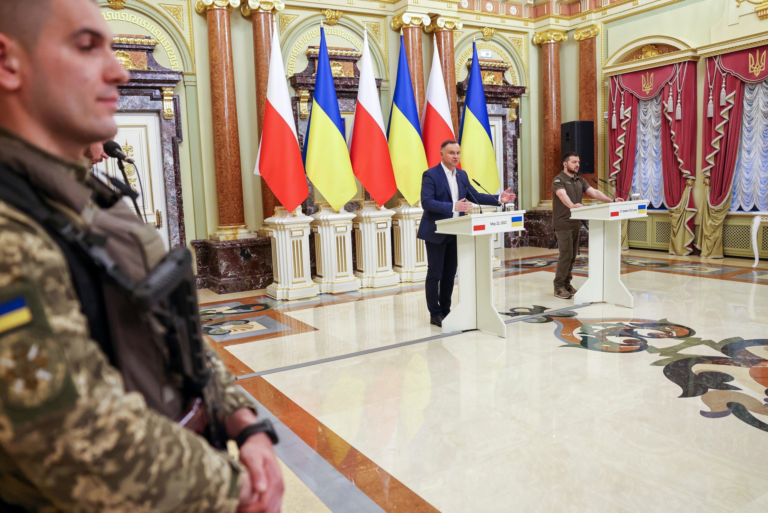 epa09966512 A handout photo made available by the Chancellery of the President of Poland shows Ukrainian President Volodymyr Zelensky (R) and Polish President Andrzej Duda (C) during a joint press conference in Kyiv, Ukraine, 22 May 2022. Andrzej Duda arrived in Ukraine to meet with top officials and express his support for Ukraine amid the Russian invasion.  EPA/JAKUB SZYMCZUK / KPRP / HANDOUT POLAND OUT HANDOUT EDITORIAL USE ONLY/NO SALES
