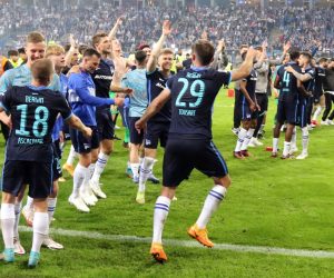 epa09970483 Berlin players celebrate after winning the German Bundesliga relegation playoff, second leg soccer match between Hamburger SV and Hertha BSC in Hamburg, Germany, 23 May 2022.  EPA/FOCKE STRANGMANN CONDITIONS - ATTENTION: The DFL regulations prohibit any use of photographs as image sequences and/or quasi-video.