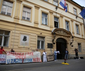 Zagreb, 26.5.2022.- Prosvjed Udruge za zaštitu okoliša Resnik uoči sjednice Gradske skupštine.  foto HINA/ Daniel KASAP/ dk