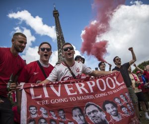 epa09981692 Liverpool's fans cheer for their team as they gather near the Eiffel Tower (rear) ahead of the UEFA Champions League final in Paris, France, 28 May 2022. Paris hosts the UEFA Champions League final between Real Madrid and Liverpool FC on 28 May 2022.  EPA/CHRISTOPHE PETIT TESSON