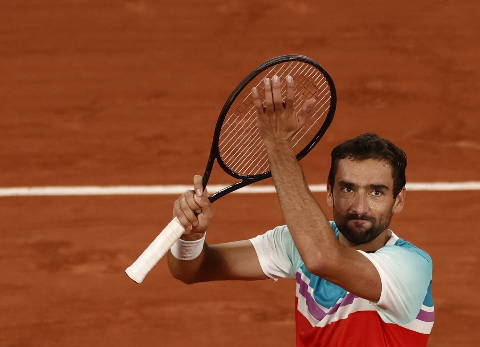 epa09987022 Marin Cilic of Croatia celebrates after winning against Daniil Medvedev of Russia in their men’s fourth round match during the French Open tennis tournament at Roland Garros in Paris, France, 30 May 2022.  EPA/YOAN VALAT