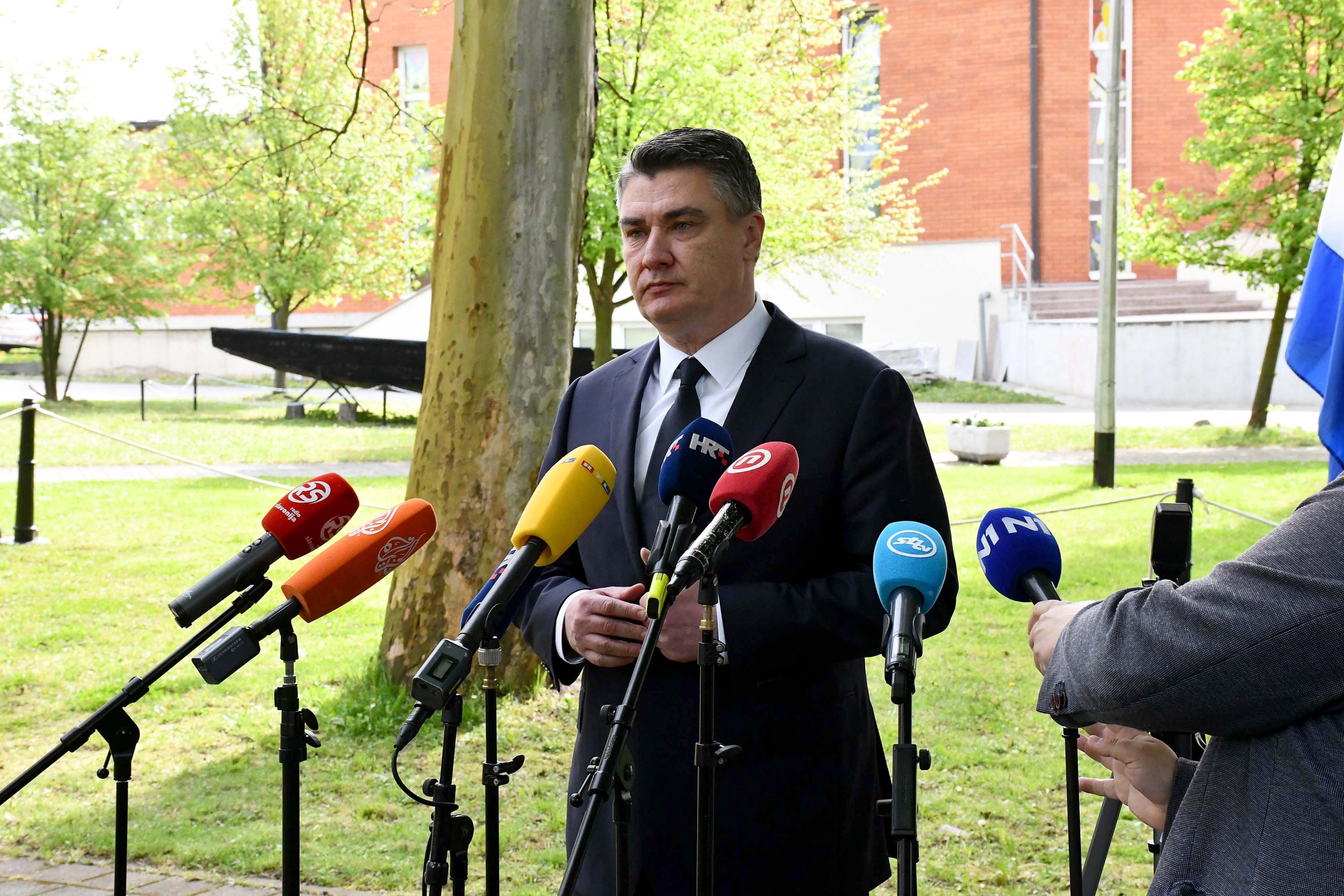 01.05.2021., Okucani - Povodom obiljezavanja  26. Vojno-redarstvene operacije "Bljesak", predsjednik Zoran Milanovic polozio vijenac na spomen-obiljezje "Kristalna kocka vedrine". rPhoto: Ivica Galovic/PIXSELL