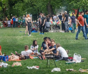 01.05.2021., Zagreb - Gradjani obiljezili praznik rada tradicionalnim rostiljanjem i druzenjem tijekom lijepog dana uz jezero Jarun. Photo: Tomislav Miletic/PIXSELL