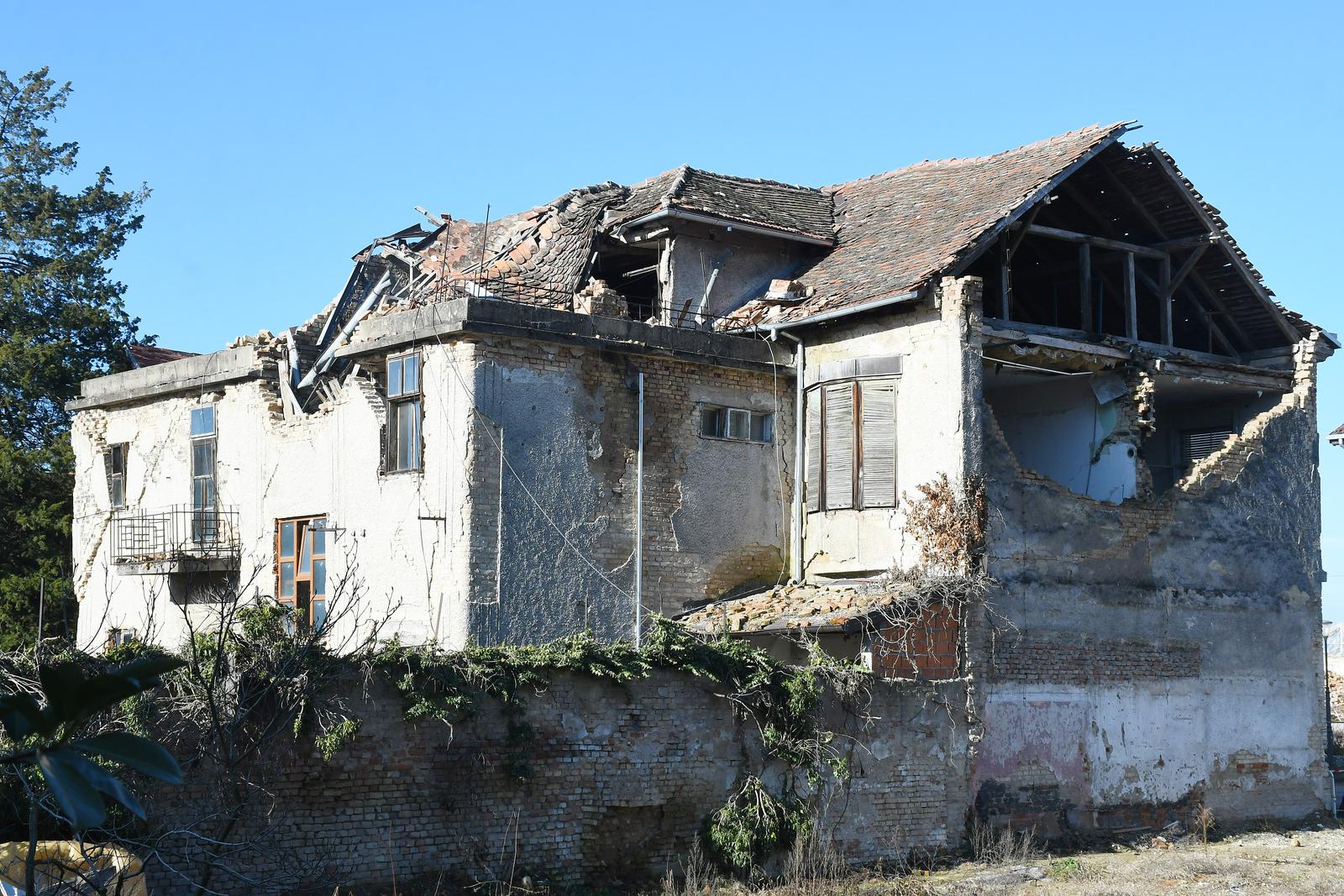03.02.2022., Petrinja - Jos uvijek dosta rusevnih kuca podsjecaju na razorni potres koji je 29.prosinca 2020.pogodio grad. Photo: Nikola Cutuk/PIXSELL