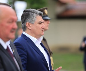 03.05.2022., Vukovar - Povodom Dana Grada Vukovara Predsjednik Republike i vrhovni zapovjednik Oruzanih snaga Republike Hrvatske Zoran Milanovic urucio je odlikovanja braniteljima Vukovara na svecanosti u amfiteatru Vukovarskog vodotornja. Odluke o dodjeli odlikovanja braniteljima Vukovara Predsjednik Republike donio je povodom obiljezavanja 30. obljetnice 204. brigade HV-a i 30. obljetnice Bitke za Vukovar.
 Photo: Davor Javorovic/PIXSELL