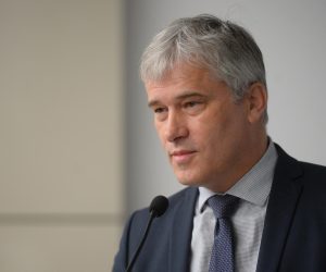 08.05.2020., Hrvatske Vode, Zagreb - Svecano potpisivanje Ugovora o dodjeli bespovratnih sredstava za projekt Multisenzorsko zracno snimanje Republike Hrvatske za potrebe procjene smanjenja rizika od katastrofa. Potpisivanju ugovora prisustovali su ministar zastite okolisa i energetike dr. sc. Tomislav Coric, generalni direktor Hrvatskih voda mr. sc. Zoran Djurokovic, glavni ravnatelj Drzavne geodetske uprave dr. sc. Damir Santek, dekan Geodetskog fakulteta Sveucilista u Zagrebu.  Zoran Djurokovic.Photo: Marko Prpic/PIXSELL