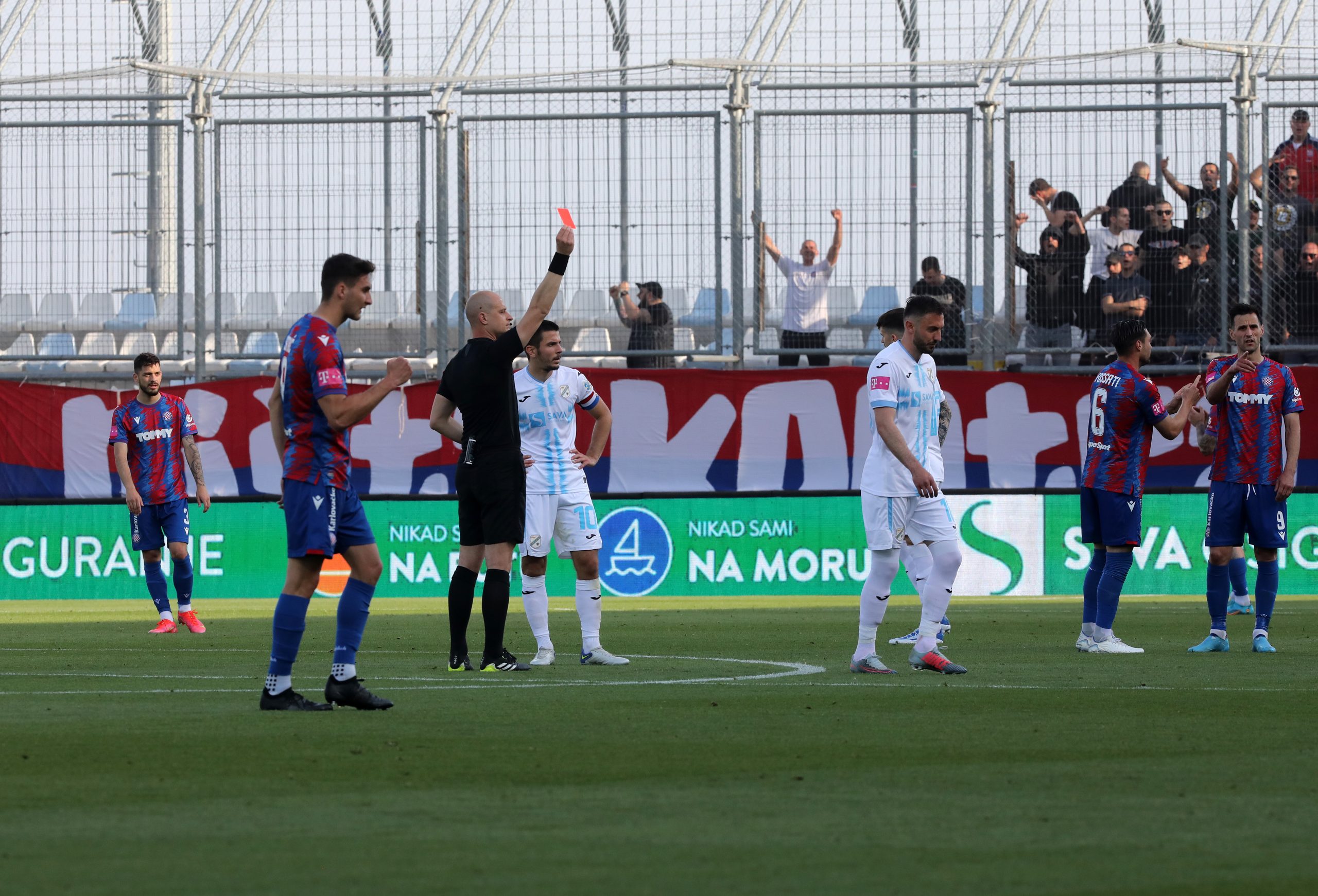 08.05.2022., Rijeka - Hrvatski Telekom Prva liga, 34. kolo, HNK Rijeka - HNK Hajduk. Crveni karton za Josipa drmica
Photo: Goran Kovacic/PIXSELL Photo: Goran Kovacic/PIXSELL