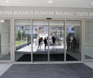 11.06.2021., Zagreb - Gradonacelnik Grada Zagreba Tomislav Tomasevic u drustvu ministra Vili Berosa i ravnatelja Mladena Busic otvorio je nove prostorije Dnevne bolnice u okviru KB Sveti Duh. Nova Dnevna bolnica raspolaze sa 65 smjestajnih jedinica i obuhvaca vise tehnoloskih cjelina -internisticki, neuroloski, kirurski, anestezioloski, ginekoloski te terapijski dio za potrebe fizikalne medicine i rehabilitacije. rPhoto: Emica Elvedji/PIXSELL