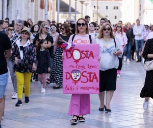 12.05.2022., Split - Na Narodnom trgu odrzan je prosvjed pod nazivom "Dosta! Unistavanja javnog zdravstva i zanemarivanja zdravlja zena!" u znak solidarnosti s Mirelom Cavajdom i svim zenama kojima je u Hrvatskoj uskracen zakonski zajamcen prekid trudnoce i drugi oblici zdravstvene skrbi. Photo: Miroslav Lelas/PIXSELL