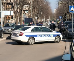 13, March, 2022, Belgrade - A bomb was found in Sremskih odreda Street in New Belgrade, near the Sevdah restaurant, a bomb was found under a Mercedes B class car, the police closed the street and a police team is waiting to deactivate the bomb. Photo: M.M./ATAImages  13, ozujak, 2022, Beograd  - U Ulici Sremskih odreda na Novom Beogradu, kod restorana Sevdah ispod automobila Mercedes B klase pronadjena je bomba. Policija je zatvorila ulicu i ceka se ekipa policije koja ce deaktivirati bombu. Photo: M.M./ATAImages Photo: M.M./ATAImages/PIXSELL