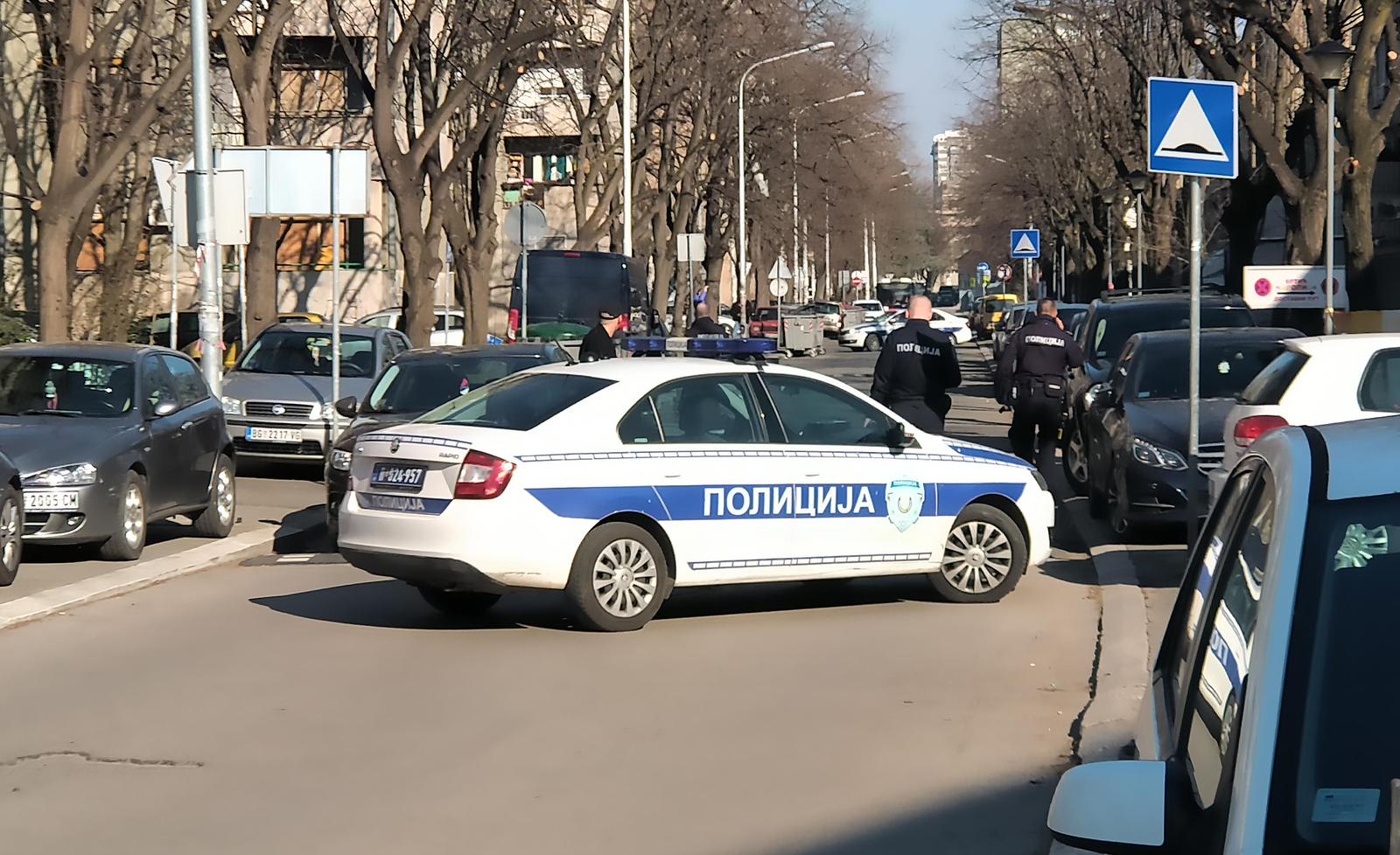 13, March, 2022, Belgrade - A bomb was found in Sremskih odreda Street in New Belgrade, near the Sevdah restaurant, a bomb was found under a Mercedes B class car, the police closed the street and a police team is waiting to deactivate the bomb. Photo: M.M./ATAImages  13, ozujak, 2022, Beograd  - U Ulici Sremskih odreda na Novom Beogradu, kod restorana Sevdah ispod automobila Mercedes B klase pronadjena je bomba. Policija je zatvorila ulicu i ceka se ekipa policije koja ce deaktivirati bombu. Photo: M.M./ATAImages Photo: M.M./ATAImages/PIXSELL