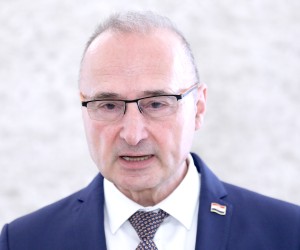 13.05.2022., Zagreb - Na konferenciji za medije odrzanoj u Hrvatskom saboru ministar vanjskih i europskih poslova Gordan Grlic Radman komentirao je aktualna dogadjanja. Photo: Patrik Macek/PIXSELL