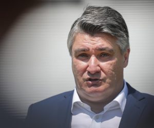13.05.2022.,Petrinja - Predsjednik Republike i vrhovni zapovjednik Oruzanih snaga Republike Hrvatske sudjelovao na obiljezavanju 31. obljetnice osnutka 2. gardijske brigade „Gromovi“ i dodjeli beretki pripadnicima 2. mehanizirane bojne „Gromovi“ u vojarni „Pukovnik Predrag Matanovic“. 
Nakon dodjele beretki  predsjednik Zoran Milanovic dao izjavu za medije.
 Photo: Robert Anic/PIXSELL