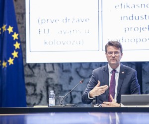 14.04.2022., Zagreb - U Nacionalnoj i sveucilisnoj knjiznici odrzano je predstavljanje natjecaja sufinanciranih iz Nacionalnog programa oporavka i otpornosti, ukupne vrijednosti preko 1,6 milijardi kuna, u okviru poziva Financiranje provedbe investicijskih projekata koji se odnose na manje dijelove sustava javne vodoopskrbe i javne odvodnje otpadnih voda i poziva Izgradnja i opremanje logisticko-distributivnih centara za voce i povrce. posebni savjetnik predsjednika Vlade Zvonimir Savic   Photo: Slavko Midzor/PIXSELL