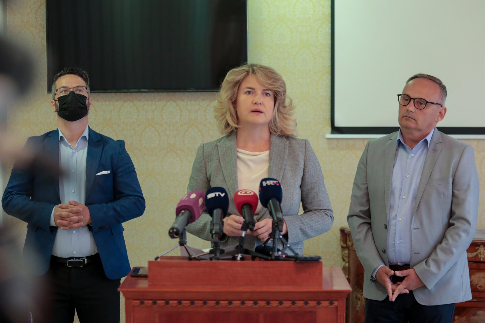 17.05.2021., Osijek - Konferencija za medije u stozeru Berislava Mlinarevica. Photo: Dubravka Petric/PIXSELLr