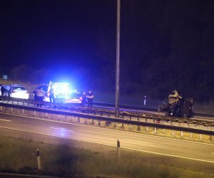 17.05.2022., Ivanic Grad - Prometna nesreca u kojoj je smrtno stradala jedna osoba dok je druga teze odlijedjena na autocesti A3 u smjeru Zagreba na cvoru Ivanic Grad. Policijski ocevid je u tijeku. Photo: Luka Stanzl/PIXSELL