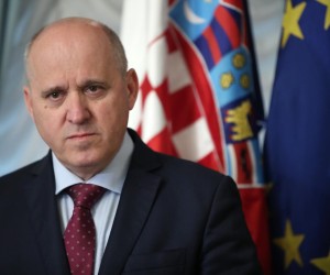 19.04.2022., Zagreb - Predsjednik Kluba zastupnika HDZ-a Branko Bacic dao je izjavu medijima nakon sastanka parlamentarne vecine u Banskim dvorima na Trgu svetog Marka. Photo: Sanjin Strukic/PIXSELL