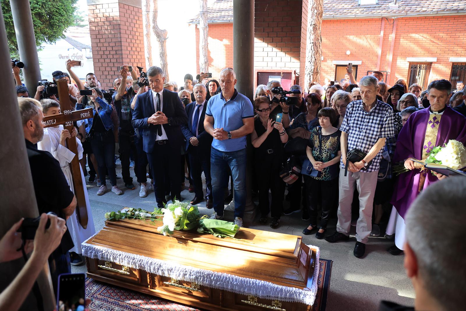 20.05.2022., Beograd, Srbija - Ispracaj Mateja Perisa u crkvi Svetog Antuna Padovanskog. Tijelo Mateja Perisa je pronadjeno u Dunavu nakog sto je nestao u noci 31. prosinca 2021. godine. Otac Mateja Perisa, Nenad Peris. Photo: Davor Javorovic/PIXSELL