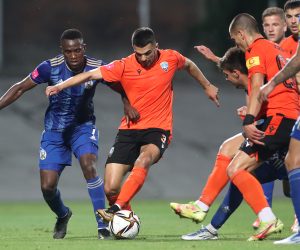 20.05.2022., stadion u Kranjcevicevoj ulici, Zagreb - Hrvatski Telekom Prva liga, 36. kolo, NK Lokomotiva - HNK Sibenik. Aliyu Ibrahim, Josip Kvesic  Photo: Luka Stanzl/PIXSELL