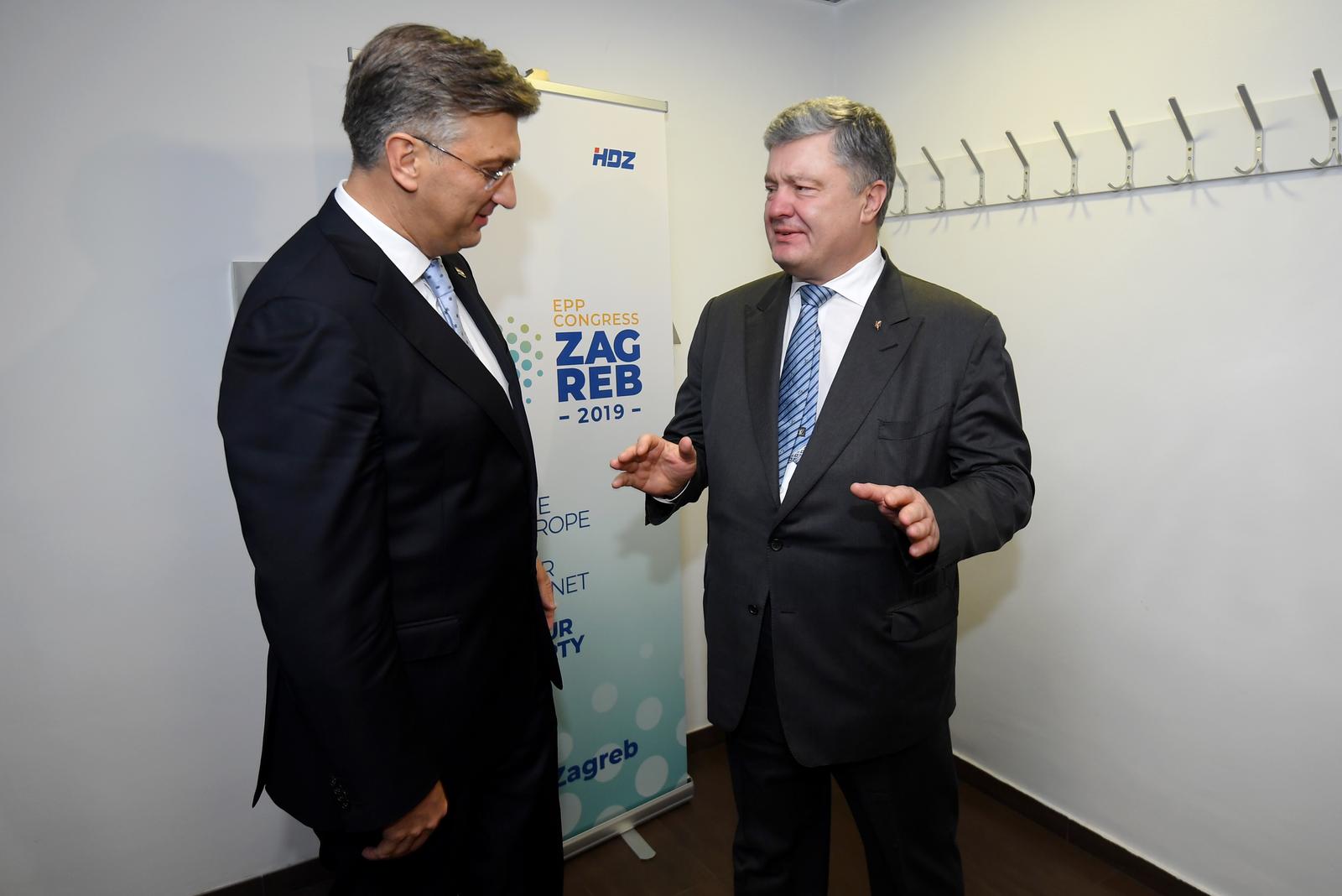 20.11.2019., Zagreb - Prvi dan dvodnevnog 24. izbornog kongresa Europske pucke stranke (EPP) u zagrebackoj Areni. Vise od 2000 sudionika iz 40 zemalja tijekom kongresa izabrat ce novo vodstvo Europske pucke stranke. Bilateralni sastanak premijera Andreja Plenkovica s Petrom Porosenkom, predsjednikom Blok Petra Porosenka Solidarnost Ukrajina. rPhoto: Marko Lukunic/PIXSELL
