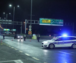22.05.2022.,Zagreb,Lucko - Nakon utakmice Dinamo - Hajduk (3:1), krenuo je masovni povratak Torcide prema jugu, a na putu su izbili i neredi, odnosno opca tucnjava s policijom, pa je tako zatvorena dionica autoceste A1 između cvorova Lucko i Karlovac. Autocesta je zatvorena u oba smjera.  Photo: Goran Stanzl/PIXSELL
