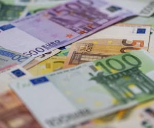 21.01.2022., Zagreb - Od 1. sijecnja 2023. godine, prema planu Vlade, platezno sredstvo u Hrvatskoj postat ce euro, a Hrvatska ce postati 20. clanica eurozone. Kuna ce time, nakon 28 godina koristenja, otici u povijest, dok ce hrvatski gradjani i sluzbeno postati korisnici eura. Ilustracija prelaska kune na euro. Photo: Igor Kralj/PIXSELL