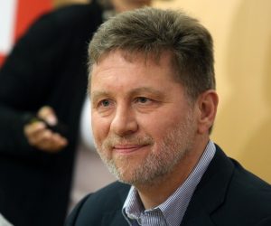 22.05.2015., Sibenik - Ured zastupnika u EU parlamentu Tonina Picule organizirao je okrugli stol o zastiti hrvatskih proizvoda na EU razini. U gradskoj knjiznici Juraj Sizgoric okupili su se EU parlamentarac Tonino Picula, Ana Marusic Lisac (Biotehnicon), Mladen Vukmir (odvjetnicki ured), Bozica Rukavina iz Ministarstva poljoprivrede, Blanka Sincic iz Upravnog odjela za poljoprivredu, sumarstvo, lovstvo, ribarstvo i vodoprivredu Istarske zupanije, Jelena Iva Nikolic iz udruge Mali tavan te Ivo Kara-Pesic iz udruge Kinookus i Slow food.rPhoto: Dusko Jaramaz/PIXSELL