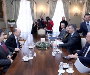 22.12.2017., Zagreb - Predsjednik Vlade Republike Hrvatske Andrej Plenkovic sastao se u Banskim dvorima s predsjednikom Suda Europske unije Koenom Lenaertsom. Uz predsjednika Vlade sastanku su nazocili potpredsjednica Vlade i ministrica vanjskih i europskih poslova Marija Pejcinovic Buric i ministar pravosuða Drazen Bosnjakovic.r"nPhoto: Patrik Macek/PIXSELL