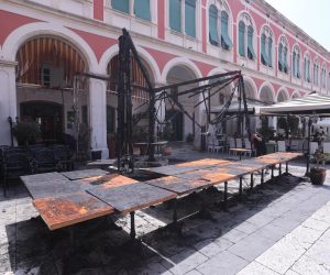 23.05.2022., Split - Opozareni dio vanjskog dijela ugostiteljskog objekta na Prokurativama nakon zavrsenog ocevida. Photo: Ivo Cagalj/PIXSELL