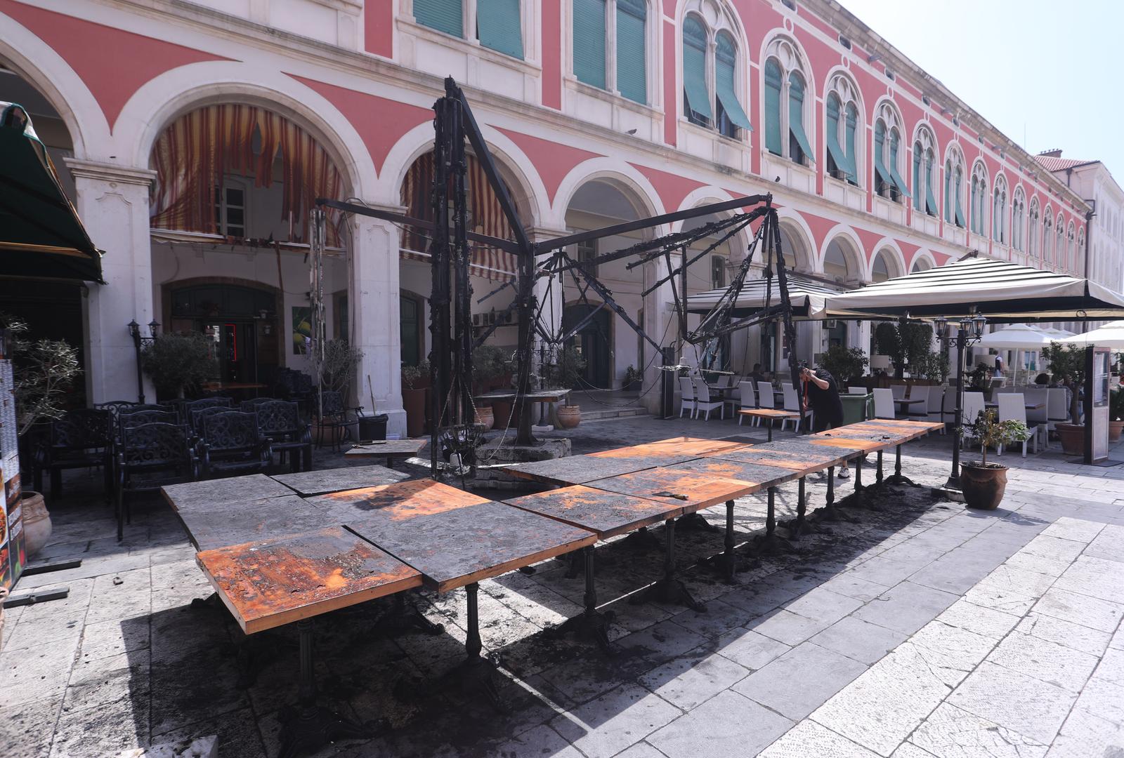 23.05.2022., Split - Opozareni dio vanjskog dijela ugostiteljskog objekta na Prokurativama nakon zavrsenog ocevida. Photo: Ivo Cagalj/PIXSELL