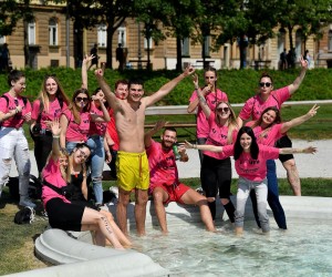 25.05.2022., Zagreb - Brojni maturanti u gradu obiljezavalju kraj svog srednjoskolskog obrazovanja pjesmom i nezaobilaznim kupanjem u fontanama. Photo: Marko Lukunic/PIXSELL