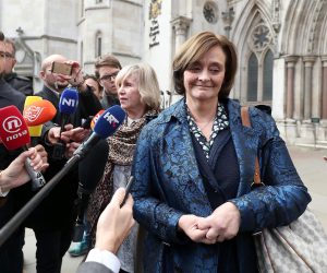 25.10.2018., London - Ivica Todoric nakon odluke o izrucenju Hrvatskoj na Visokom sudu Royal Courts of Justice napustio je sud u pratnji supruge Vesne i odvjetnice Cherie Blair te dao kratku izjavu okupljenim medijima. "n"nPhoto: Goran Stanzl/PIXSELL