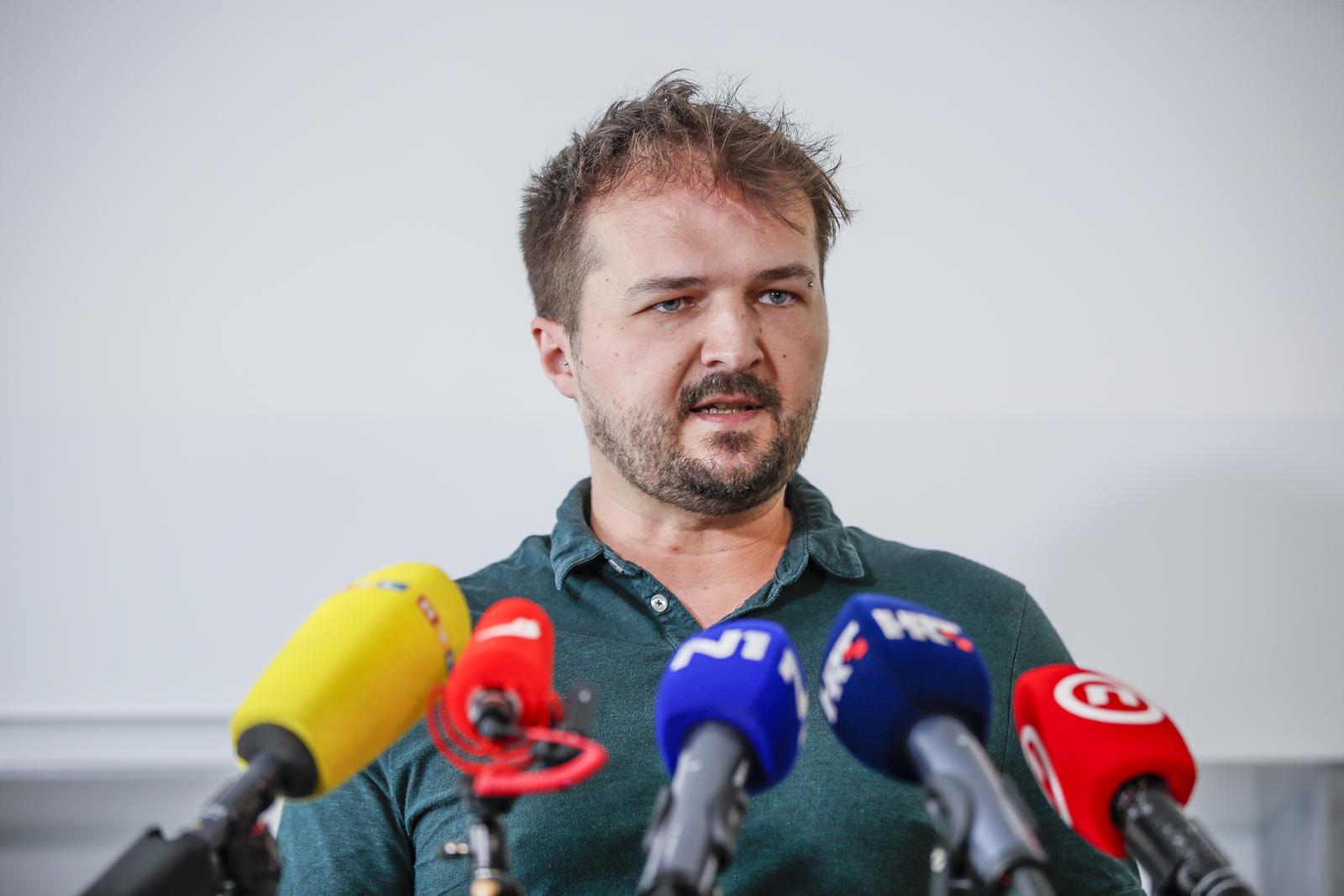 26.05.2022., Zagreb - Predsjednik udruge Duga obitelji Daniel Martinovic odrzao je konferenciju za novinare.   Photo: Slavko Midzor/PIXSELL