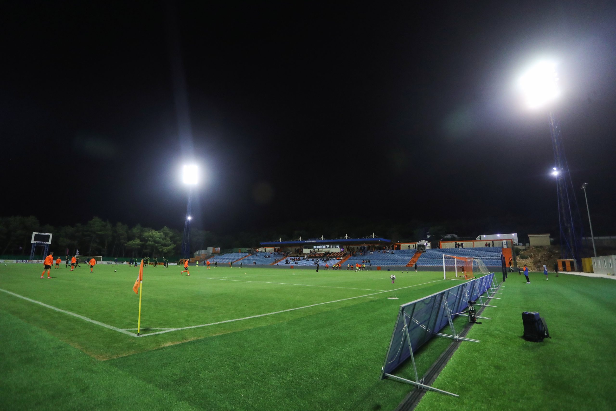 28.08.2021., stadion Subicevac, Sibenik - Hrvatski Telekom Prva liga, 07. kolo, HNK Sibenik - NK Istra 1961. Zagrijavanje igraca. "nPhoto: Luka Stanzl/PIXSELL