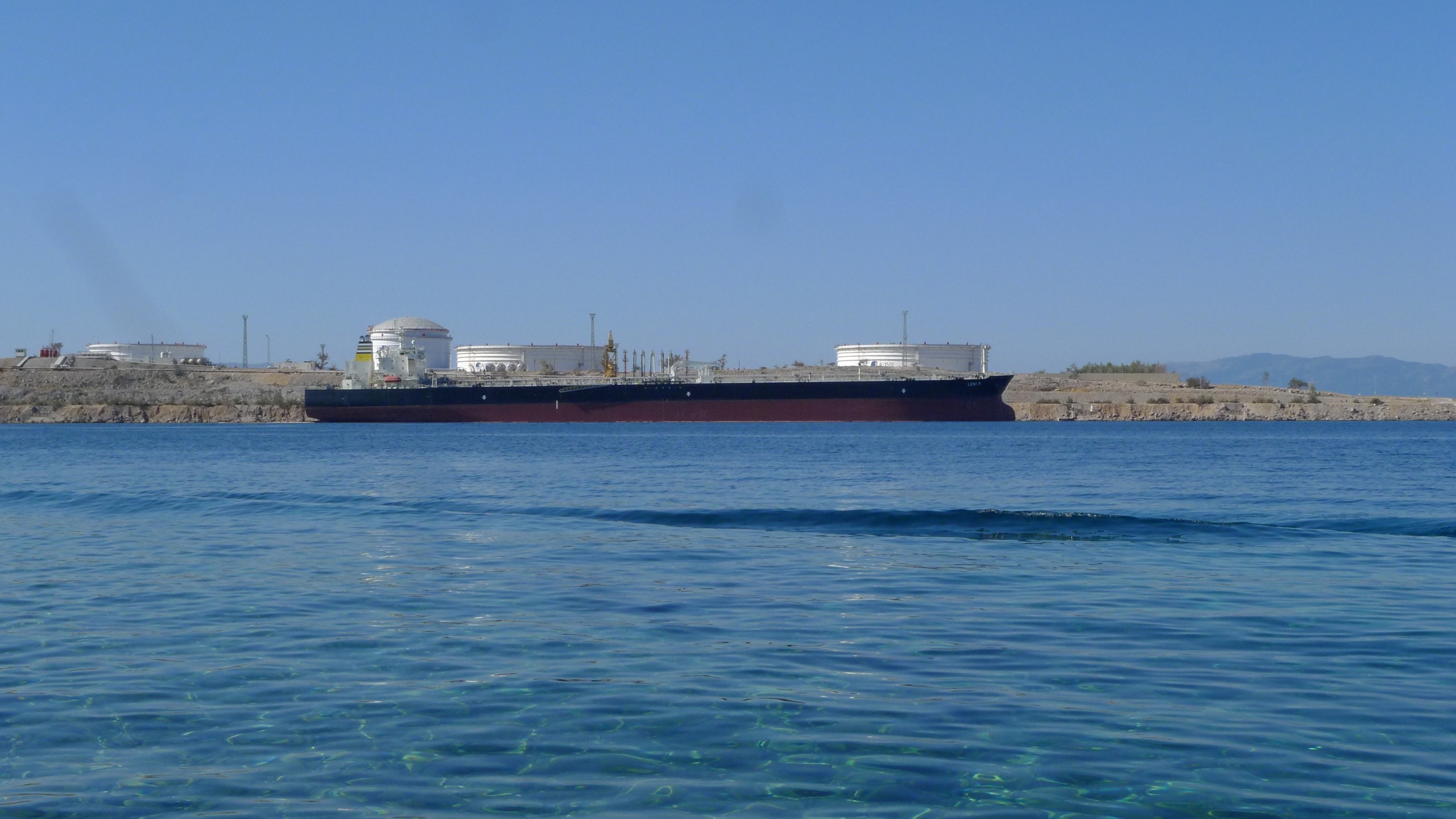 25.09.2016., Omisalj - Tanker na vezu u Omislju. "nPhoto: Boris Scitar/Vecernji list/PIXSELL