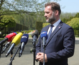 29.04.2022., Vukovar - Ministar obrane Mario Banozic, izaslanik premijera Andreja Plenkovica sudjelovao je na obiljezavanju 31. obljetnice 3.gardijske brigade Kune. Polozio je vijenac i zapalio svijecu na Memorijalnom groblju zrtava iz Domovinskog rata u Vukovaru za poginule i nestale pripadnike Kuna. Photo: Dubravka Petric/PIXSELL