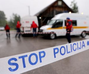 29.05.2022., Slusnica - U lovackom dom "Slusnica" nedaleko Slunja pripadnici HGSS-a organiziraju potragu za nestalim zrakoplovom. Photo: Tomislav Miletic/PIXSELL