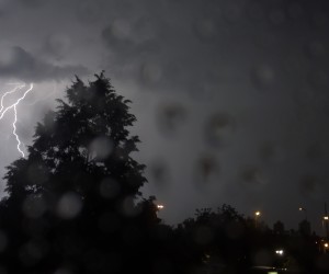 31.05.2017., Zagreb - Nevrijeme s grmljavinom zahvatilo je grad, munje su parale nebo, a padala su tuca i jaka kisa. Photo: Borna Filic/PIXSELL