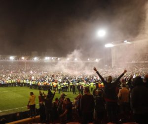 Soccer Football - Championship - Play-Offs Second Leg - Nottingham Forest v Sheffield United - The City Ground, Nottingham, Britain - May 17, 2022 Nottingham Forest fans celebrate on the pitch after reaching the Championship Play Off Final Action Images via Reuters/Molly Darlington Photo: MOLLY DARLINGTON/REUTERS