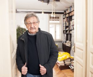 17.2.2021.Zagreb, Vojo Šiljak, radijski voditelj snimljen u potresom oštećenom stanu - portret
Photo: Tomislav Cuveljak/NFoto/PIXSELL
